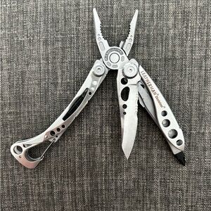 Leatherman “Skeletool” multitool